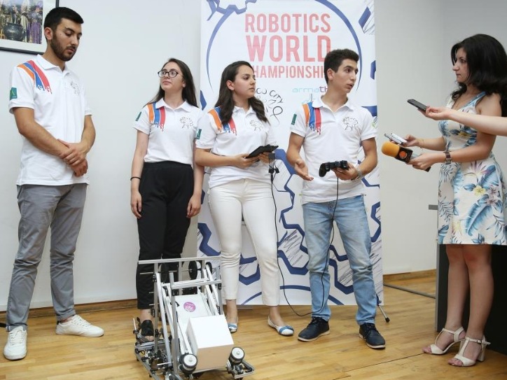 ameriabank_sodeystvuet_uchastiyu_uchenikov_laboratorii_armath_v_mezhdunarodnom_konkurse_robotov - рис.1 ameriabank_sodeystvuet_uchastiyu_uchenikov_laboratorii_armath_v_mezhdunarodnom_konkurse_robotov - рис.1