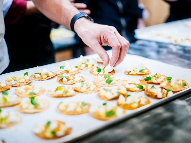 revolyutsiya_vkusa_ili_pervyy_uzhin_v_chetyre_ruki_v_erevane_foto - рис.5