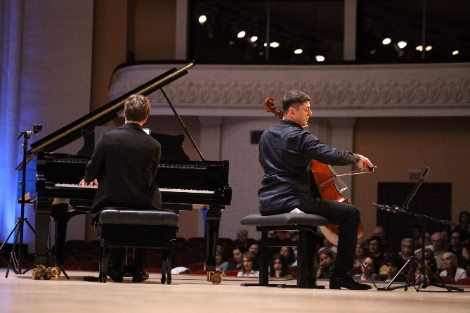 Converse_Banki_hovanu_nerqo_kayacel_e_Narek - рис.1 Converse_Banki_hovanu_nerqo_kayacel_e_Narek - рис.1