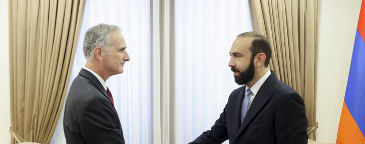 Мирзоян заявил Боно о необходимости конструктивного участия Азербайджана в мирном процессе