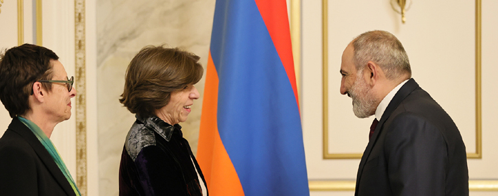 Пашинян и Колонна заявили о необходимости разблокирования Азербайджаном Лачинского коридора