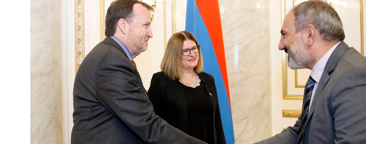 Пашинян обсудил с послами США и Великобритании инвестиционную программу по Амулсарскому месторождению Пашинян обсудил с послами США и Великобритании инвестиционную программу по Амулсарскому месторождению