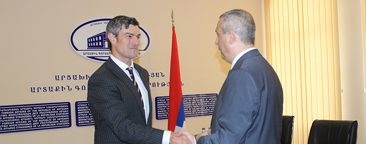 Artsakh foreign minister receives newly appointed Halo Trust program manager 