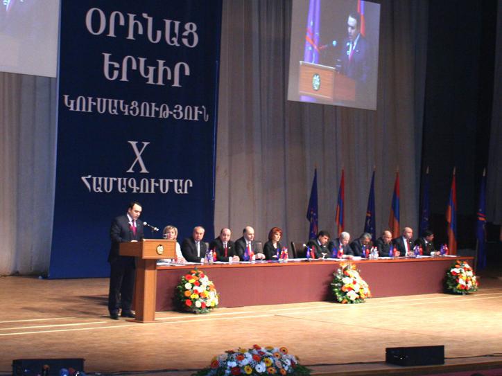 Armenia’s president participates in Orinats Erkir party’s congress Armenia’s president participates in Orinats Erkir party’s congress