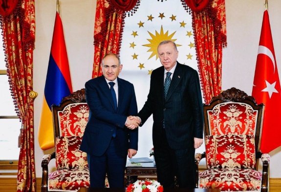 Փաշինյանն Էրդողանի հետ քննարկել է Հայաստան-Թուրքիա հարաբերությունների կարգավորումն ու Ադրբեջանի հետ խաղաղության գործընթացը (ՎԻԴԵՈ)