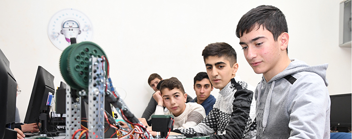 Սահմանամերձ Մովսես գյուղի աշակերտները կզբաղվեն ռոբոտաշինությամբ ԱԿԲԱ-ԿՐԵԴԻՏ ԱԳՐԻԿՈԼ ԲԱՆԿԻ «Ստեփան Գիշյան» հիմնադրամի շնորհիվ