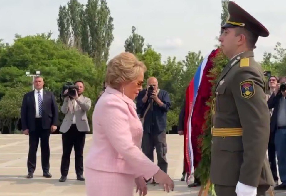 ՌԴ Դաշնային խորհրդի նախագահ Վալենտինա Մատվիենկոն այցելել է Մայր Հայաստան և Ծիծեռնակաբերդի հուշահամալիրներ