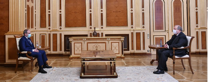 Саркисян и Пашинян обсудили проведение внеочередных парламентских выборов в Армении