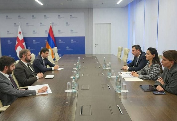 Հայաստանի և Վրաստանի էկոնոմիկայի նախարարները քննարկել են համագործակցությունը տրանսպորտի և լոգիստիկայի ոլորտում