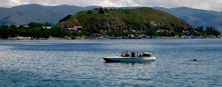 Armenian environment ministry explains why Lake Sevan is 'blooming'