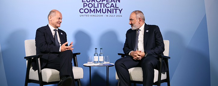 Пашинян обсудил с Шольцем армяно-азербайджанское урегулирование и решение проблем беженцев из Карабаха