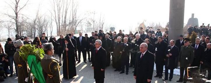Президенты НКР и Армении посетили пантеон «Ераблур» по случаю Дня Армии