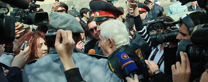 Участник акции протеста против пенсионных реформ в Ереване совершил попытку самосожжения