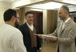 Благодаря поддержке Карена Варданяна в размере 129 млн. драмов Национальный филармонический оркестр Армении пополнился 17 новыми музыкальными инструментами. 