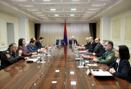 Անվտանգության խորհրդի նիստում քննարկվել են ԶՈՒ բարեփոխումների, հիբրիդային սպառնալիքների և առցանց հարթակներում երեխաների պաշտպանությանը վերաբերող հարցեր