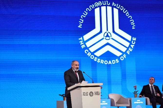 Presidents of Armenia and Uruguay discuss 'Crossroads of Peace' project