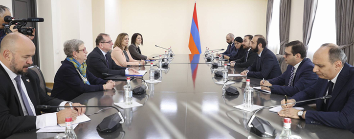 ԵՄ դիտորդական առաքելության ղեկավարն ԱԳ նախարարին է ներկայացրել առաջիկա աշխատանքները Հայաստանում (ՎԻԴԵՈ) ԵՄ դիտորդական առաքելության ղեկավարն ԱԳ նախարարին է ներկայացրել առաջիկա աշխատանքները Հայաստանում (ՎԻԴԵՈ)