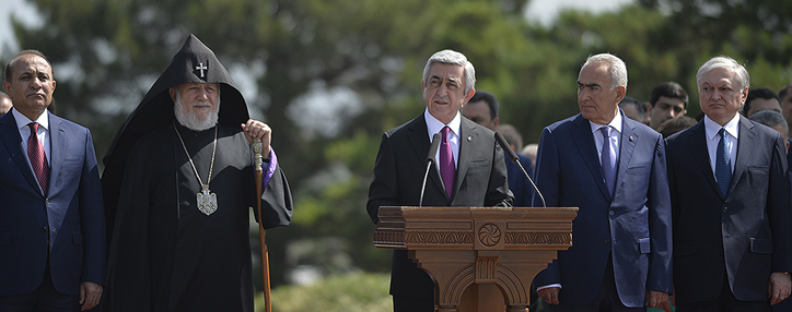 President of Armenia participates in Republic Day festivities, hands highest state decorations posthumously to modern day heroes