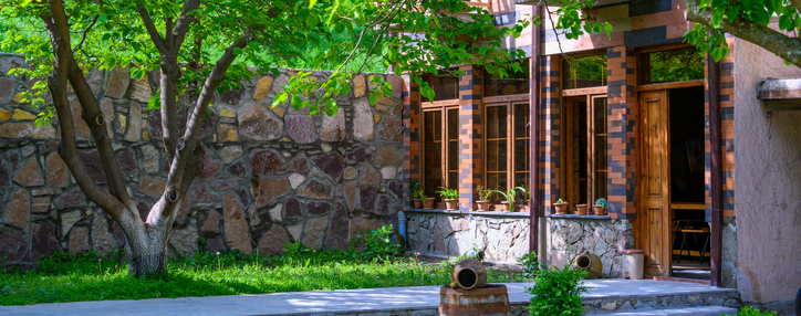 Տավուշում հիմնված  ընտանեկան բիզնեսի հաջողությունները. տնից հյուրատուն ու փոքր գինեգերծարան (ՖՈՏՈ, ՎԻԴԵՈ)