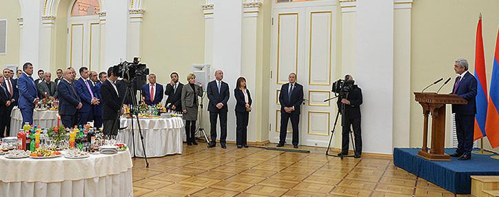 В Армении удалось смячить негативное воздействие внешних факторов на экономику - президент В Армении удалось смячить негативное воздействие внешних факторов на экономику - президент