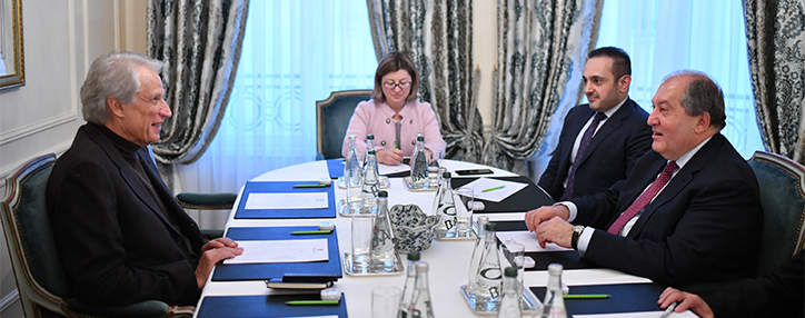 Экс-премьер Франции принял приглашение президента Армении посетить страну