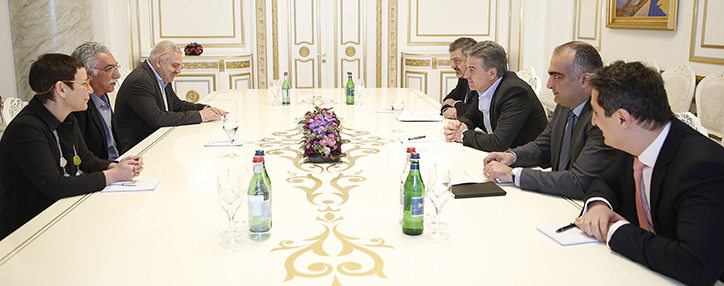 Armenian prime minister and Tumo center founder discuss higher education issues