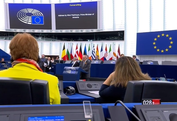 ՀՀ-ն պատրաստ է հենց այսօր ապահովել Ադրբեջանի արևմտյան շրջանների և Նախիջևանի միջև ավտոմոբիլային կապը․ Փաշինյան 