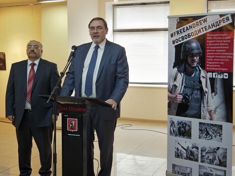Exhibition opens in Yerevan in support of missing photoreporter Andrey Stenin-10