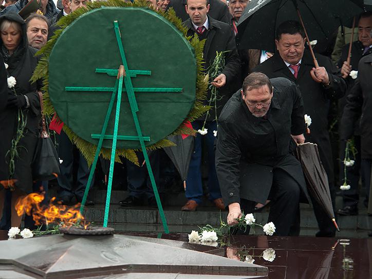 CIS Inter-parliamentary Assembly members pay floral tribute to world war ii victims in Victory Park in Yerevan CIS Inter-parliamentary Assembly members pay floral tribute to world war ii victims in Victory Park in Yerevan