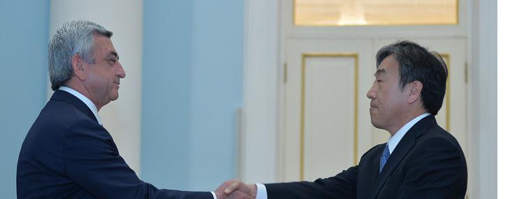 Armenian president accepts credentials from first resident ambassador of Japan to Armenia