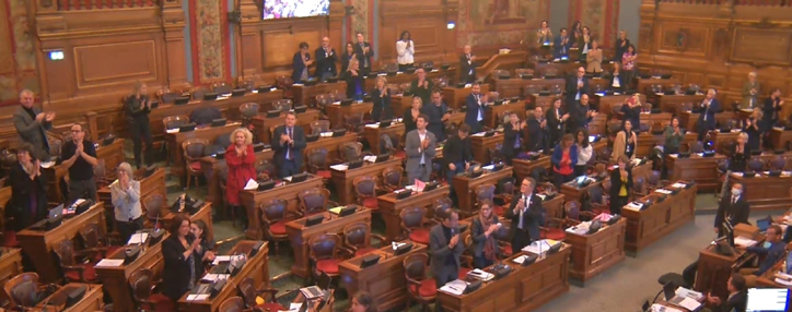 Городской совет Парижа единогласно принял резолюцию в поддержку армянского народа