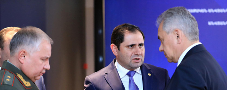 Armenian, Russian defense ministers discussed cooperation in Yerevan