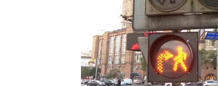 Երևանում տեղադրվել է լուսային լրացուցիչ տեղեկատվական ազդանշան (ՖՈՏՈ, ՎԻԴԵՈ)