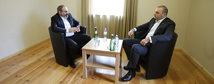 Премьер Армении провел неформальную встречу со своим грузинским коллегой