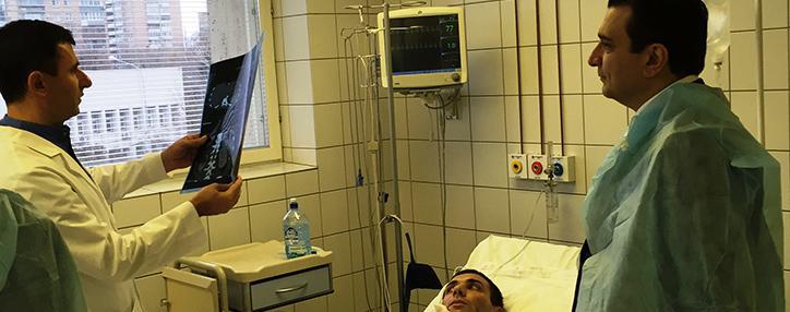 Министр здравоохранения Армении посетил в Москве пострадавшего в ДТП под Тулой