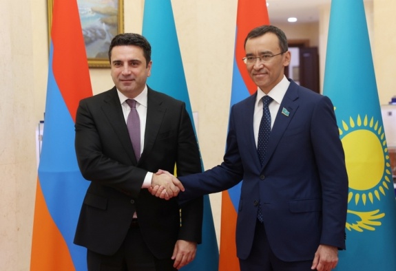 Հայաստանն ու Ղազախստանը քննարկում են ուղիղ, կանոնավոր ավիահաղորդակցության հաստատումը