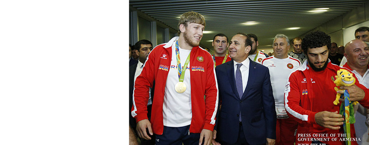 Премьер-министр Армении участвовал в чествовании армянских олимпийцев в аэропорту