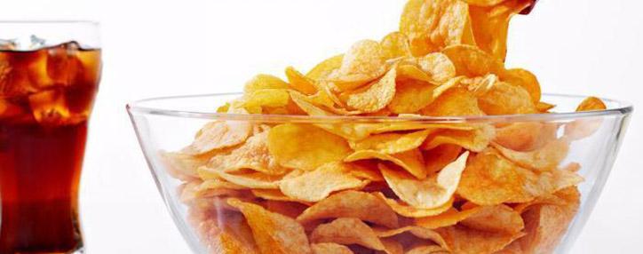 Вредные чипсы и газировку в России хотят обложить налогами