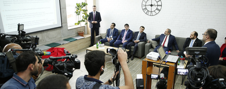 Пашинян ознакомился с реформами в Аграрном университете Армении  