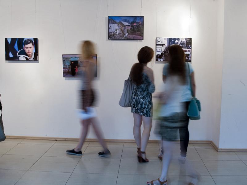 Exhibition opens in Yerevan in support of missing photoreporter Andrey Stenin-6