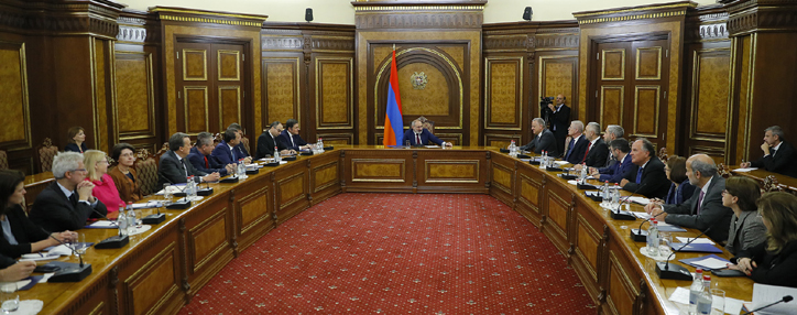 Пашинян обсудил с послами ЕС региональную безопасность и армяно-азербайджанское урегулирование