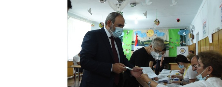 Pashinyan votes in early parliamentary elections
