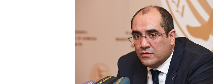 Հրաչյա Ռոստոմյանը հրաժարական է տվել ցուցարարներին միանալու համար Հրաչյա Ռոստոմյանը հրաժարական է տվել ցուցարարներին միանալու համար
