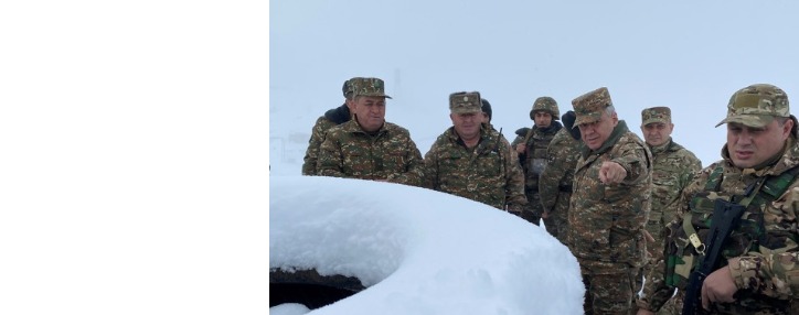 Պաշտպանության նախարարն այցելել է Սյունիքի սահման, այն տարածքներ, որտեղ հայ և ադրբեջանցի դիրքապահների միջև հեռավորությունն ընդամենը 100 մետր է