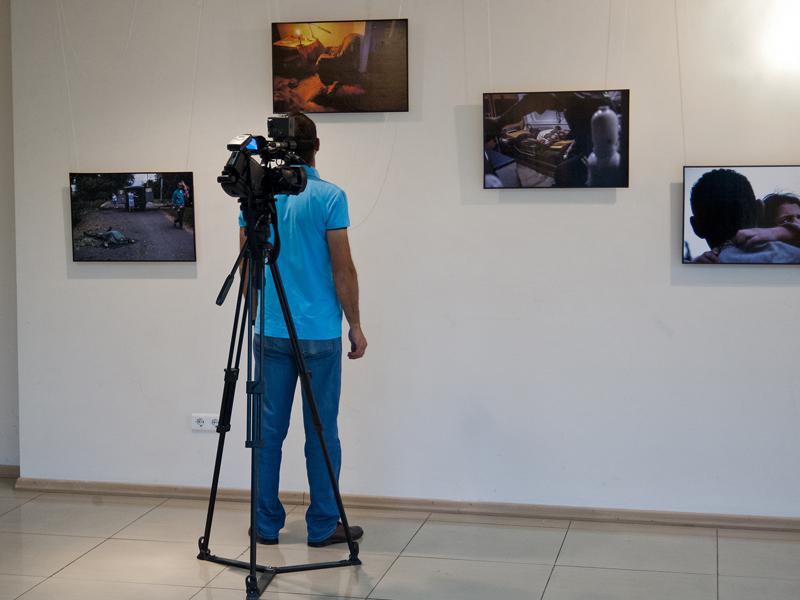Exhibition opens in Yerevan in support of missing photoreporter Andrey Stenin-1