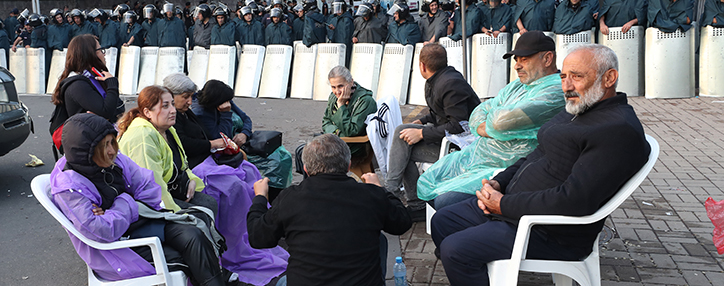 «Տավուշը հանուն հայրենիքի» շարժման կողմնակիցները վրաններ են տեղադրել ԱԺ–ի շենքի մոտ և գիշերել այնտեղ 