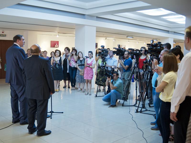 Exhibition opens in Yerevan in support of missing photoreporter Andrey Stenin-11