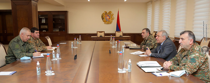 Командующий миротворческим контингентом представил Арутюняну ситуацию в местах дислокации миссии в Арцахе