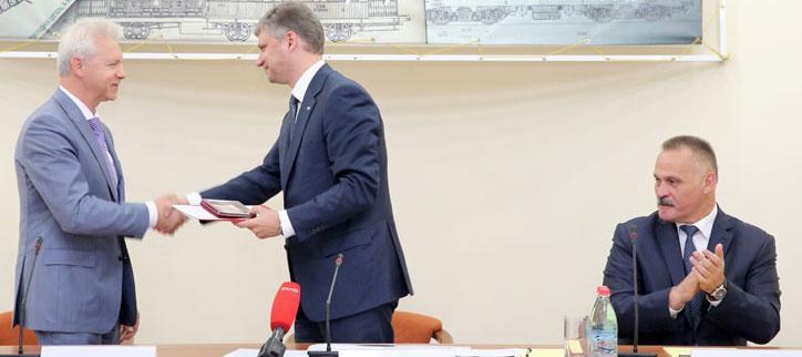 Олег Белозёров представил коллективу ЮКЖД нового генерального директора Олег Белозёров представил коллективу ЮКЖД нового генерального директора