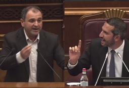 «Աշակերտներ, լավ սովորեք, որ նիկոլական չդառնաք». ԱԺ–ում կրքերը բորբոքվեցին (ՎԻԴԵՈ)
